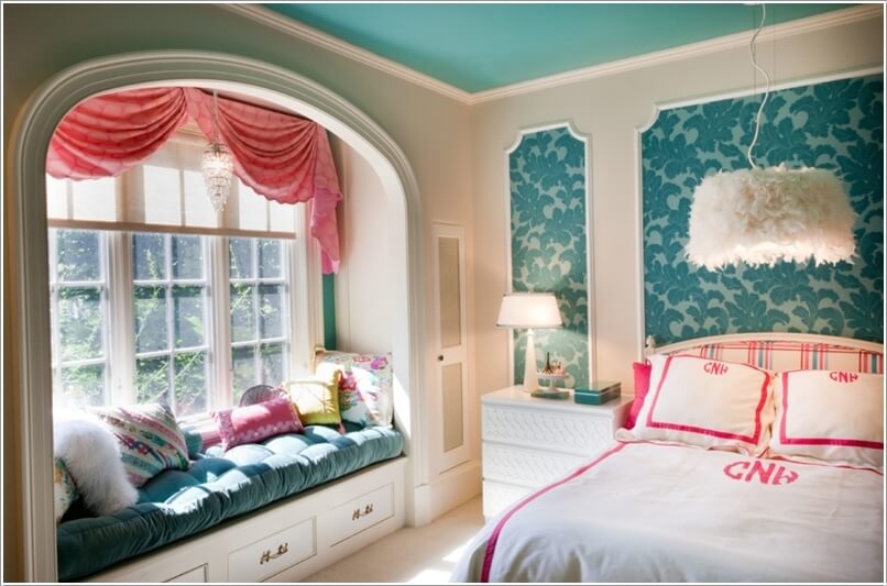 Decorating A Bedroom Window Seat