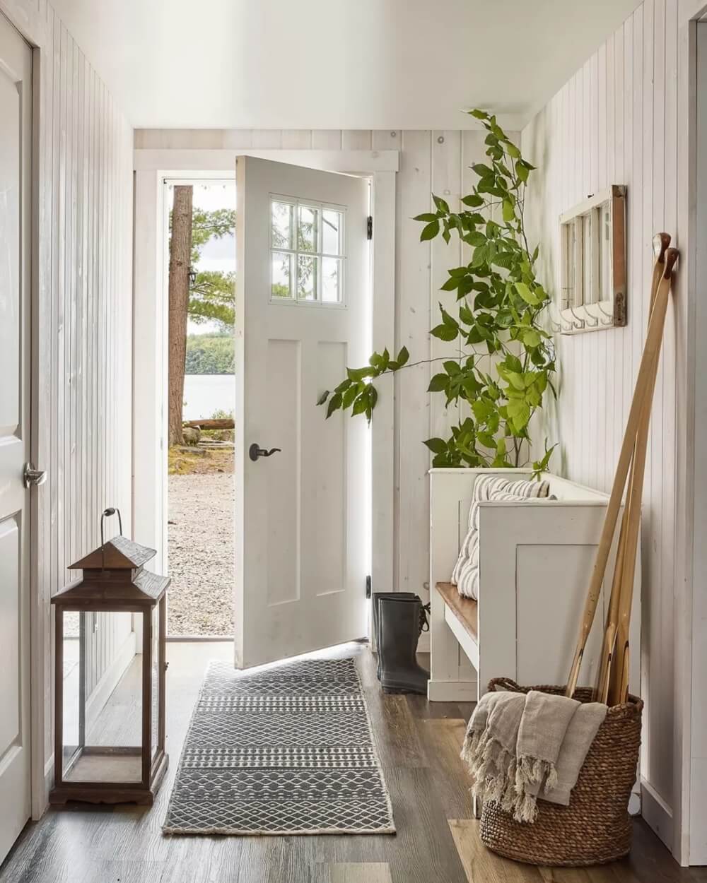 Small Entryway Decor Ideas 