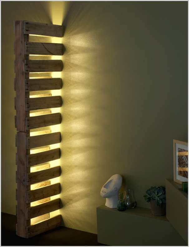 A Wall Lamp Created from Recycled Pallet Wood