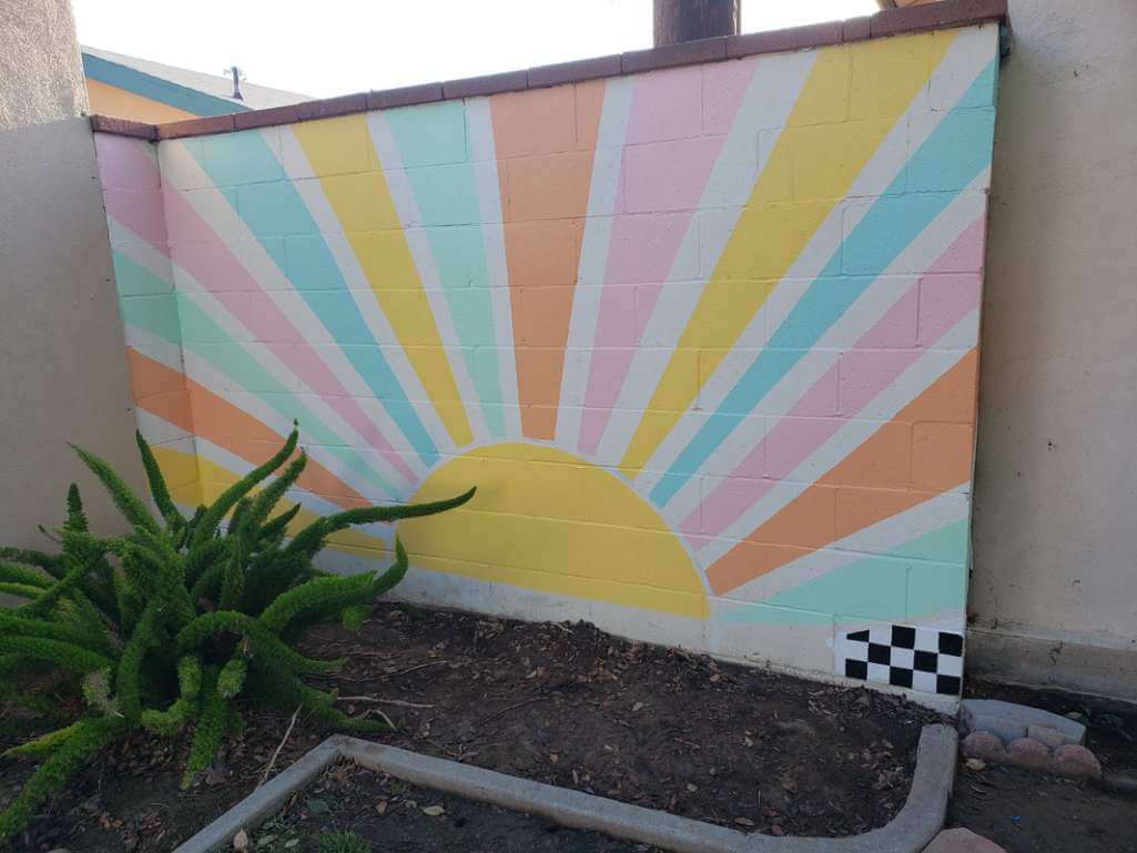 Make a Sunburst Mural With Pastel Paints