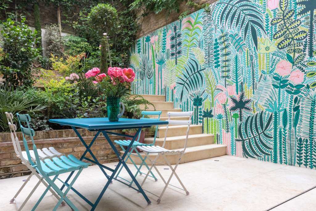 If You Love Details Then Paint an Intricate Foliage On The Patio Wall