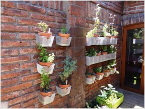 10 Incredible Ideas to Decorate and Spice Up a Brick Wall