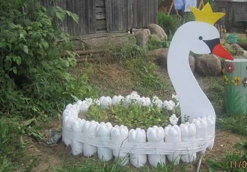 10 DIY Garden Creature Ideas Made from Recycled Materials