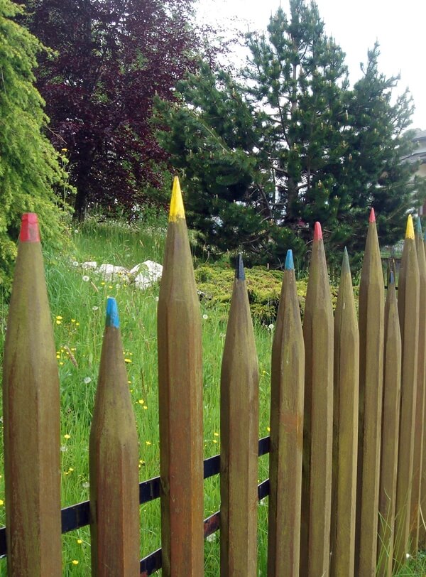 10 Creative See Through Fence Ideas for Your Garden