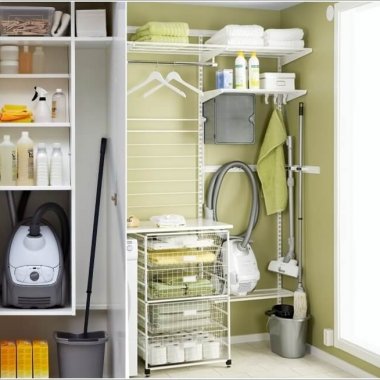 Vacuum Cleaner Storage Ideas 4